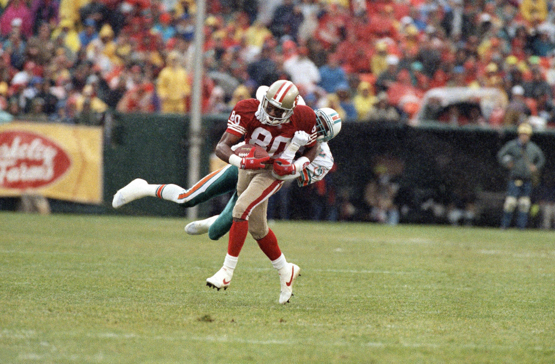 1992: Jerry Rice becomes NFL’s career leader in touchdown receptions